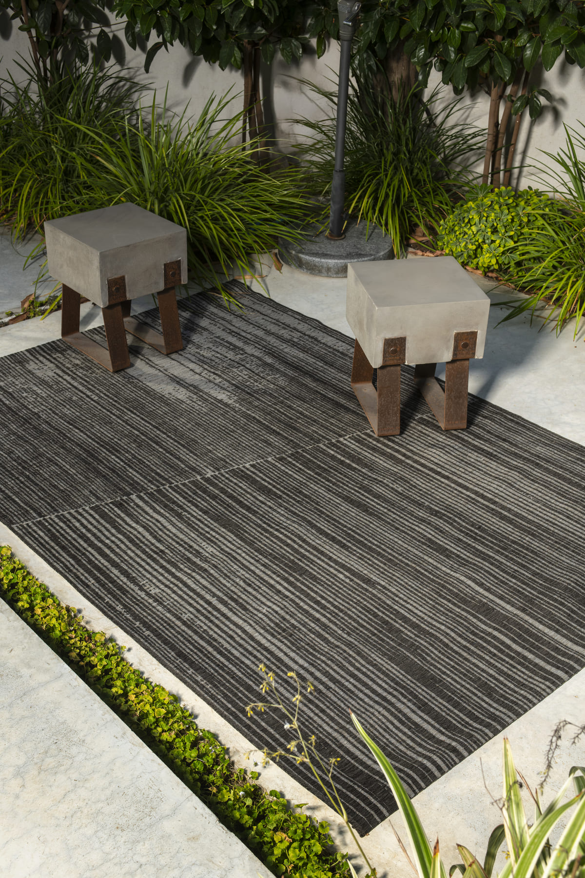 שטיח קריסטל אאוטדור LINA אפור כהה